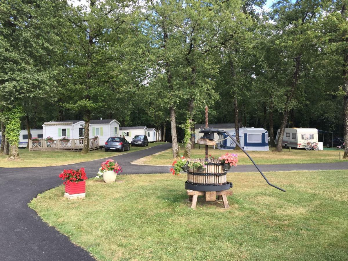 Camping Les Petites Minaudieres Hotel Saint-Sauveur  Екстериор снимка